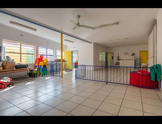 600M² BUILDING FOR SALE IN HURLYVALE